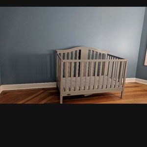 Grey Sorelle Crib